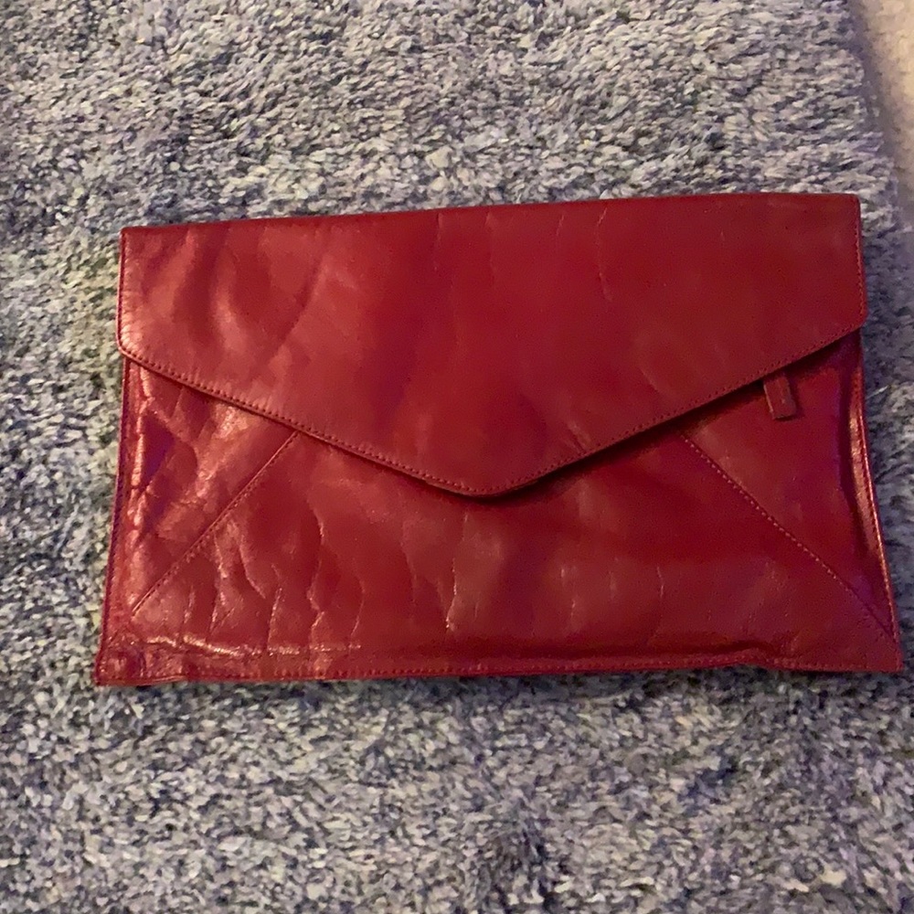 Sorpresa leather clutch w strap